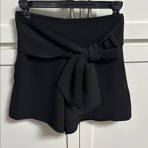 Chic Black Bow-Tie Shorts